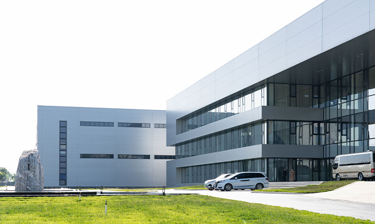 巖棉夾芯板對(duì)比ALC墻板，有哪些優(yōu)勢(shì)？