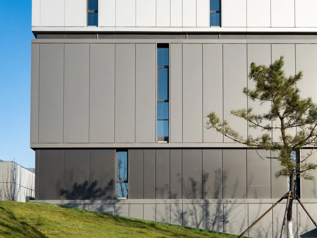 萬(wàn)事達(dá)30天極速交付,賦能環(huán)磁山項(xiàng)目幕墻美學(xué)!(圖9) 萬(wàn)事達(dá)30天極速交付,賦能環(huán)磁山項(xiàng)目幕墻美學(xué)!(圖9)